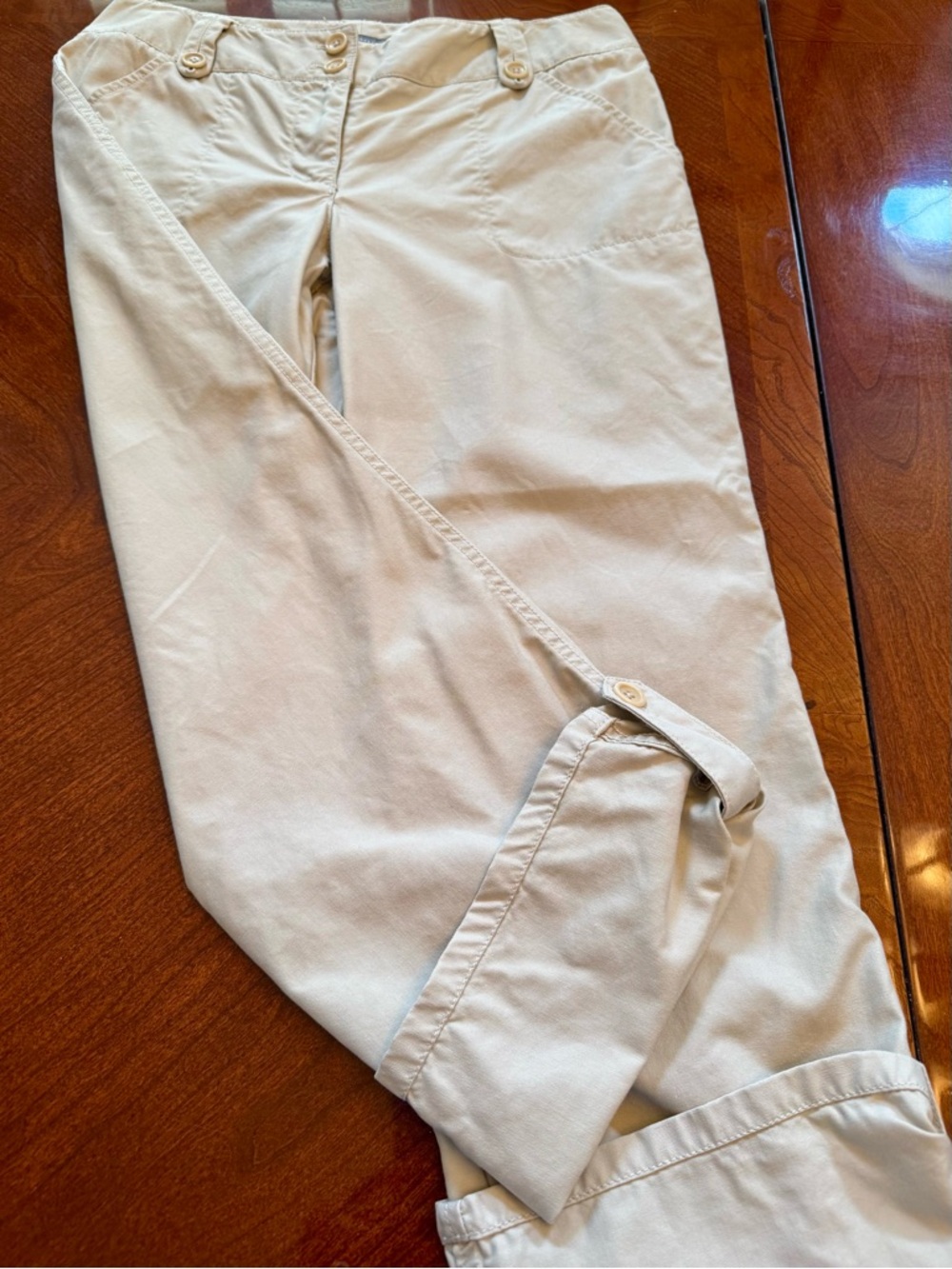 Ann Taylor Woman’s Khaki Cropped Pants    Size - 8